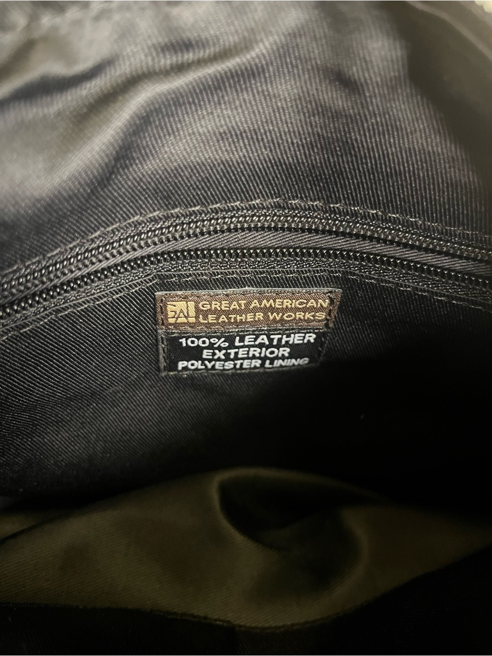 Great American Leather Works Shoulder Bag; 100% Genuine Leather Exterior - Picture 3 of 6